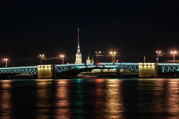 Belle vue de nuit de Saint-Pétersbourg, Russie — Photo