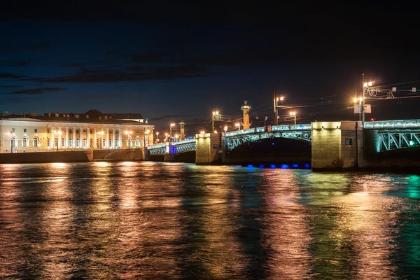 Hermosa vista nocturna de San Petersburgo, Rusia —  Fotos de Stock