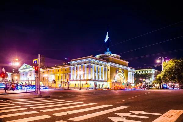 Beautiful night view of Admirality in Saint Petersburg. — Stock Photo, Image