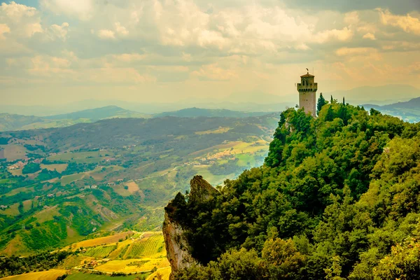 Wieża na szczyt Montale, San Marino — Zdjęcie stockowe