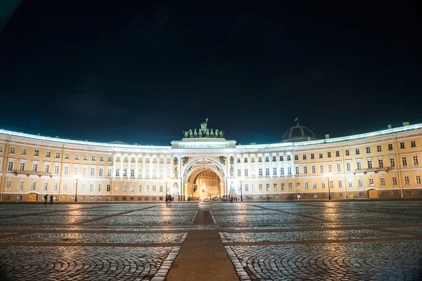 Дворцовая площадь в Санкт-Петербурге. — стоковое фото