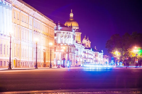 Beautiful night view of Nevsky Prospect and Isaacs Cathedral ne — Stock Photo, Image