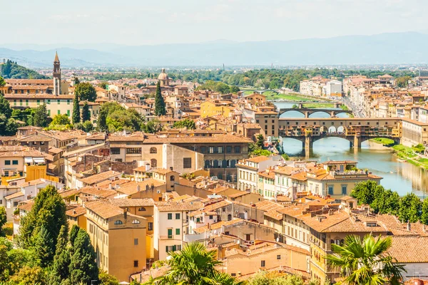 Pone Vecchio sul fiume Arno a Firenze . — Foto Stock