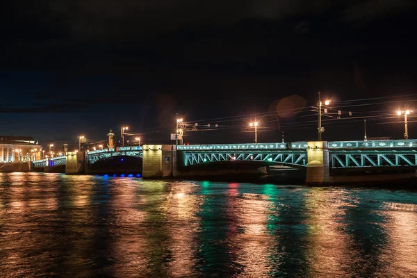 Saint-Petersburg, Rusya'nın güzel gece görünümü