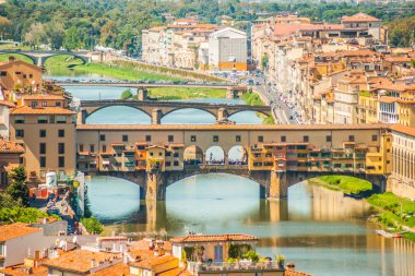 Pone vecchio İtalya Floransa'da arno Nehri üzerinde.