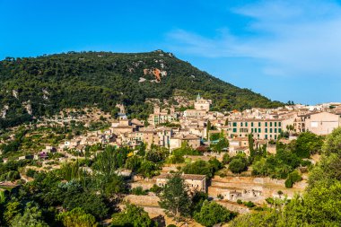 Küçük kasaba Valldemossa güzel görünümü