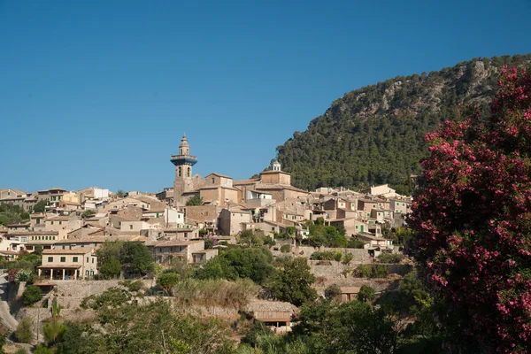 Küçük kasaba Valldemossa güzel görünümü — Stok fotoğraf