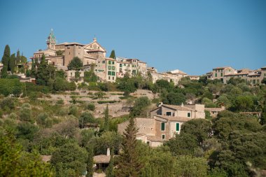Küçük kasaba Valldemossa güzel görünümü