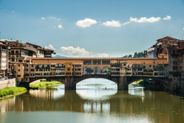 Pone vecchio İtalya Floransa'da arno Nehri üzerinde.