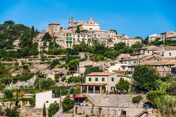 Bela vista da pequena cidade Valldemossa — Fotografia de Stock