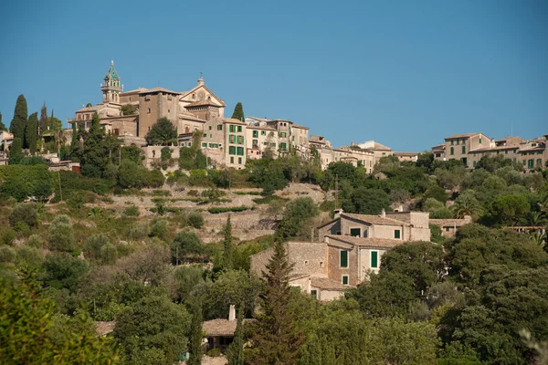 Bela vista da pequena cidade Valldemossa — Fotografia de Stock