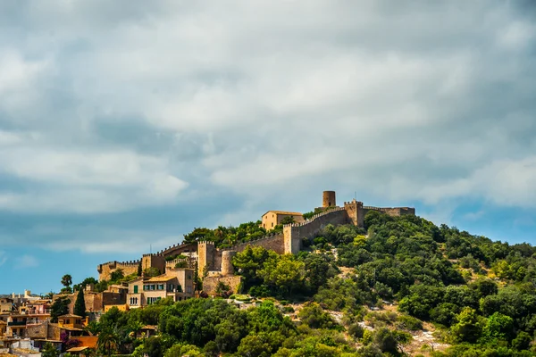 Capdepera castle on green hill in Mallorca — Stock Photo, Image