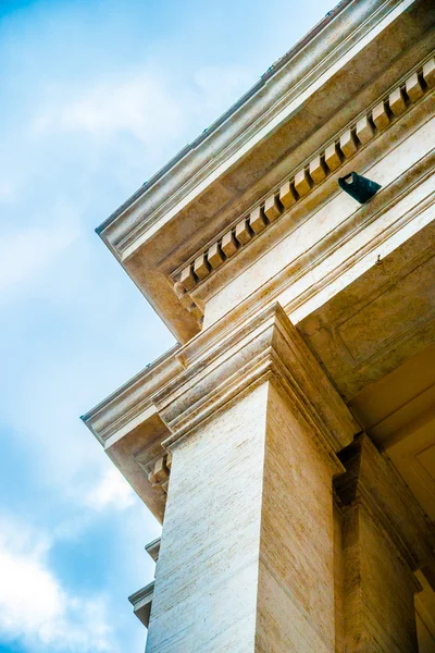 Detalu architektonicznego kolumnadę w Watykanie - Rzym, Włochy — Zdjęcie stockowe