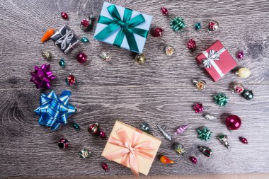 Noel hediyeleri ahşap üzerine