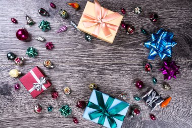 Noel hediyeleri ahşap üzerine