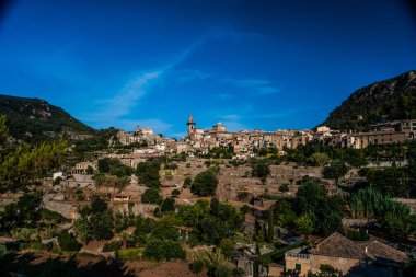 Küçük kasaba Valldemossa güzel görünümü