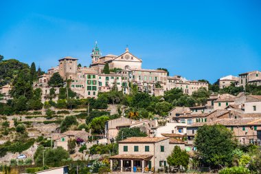 Küçük kasaba Valldemossa güzel görünümü