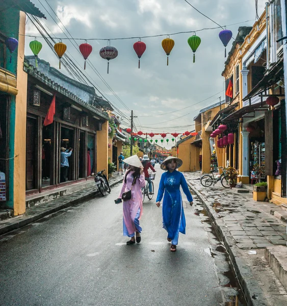 Twee onbekende Aziatische toeristen — Stockfoto