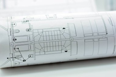 Beyaz arkaplan üzerine kurulu bir mimari planın ayrıntıları