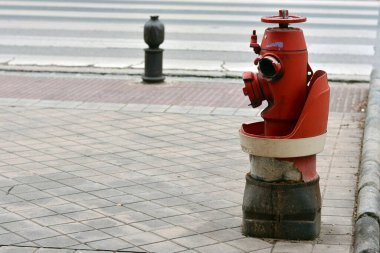 Caddedeki yangın musluğunun ayrıntıları