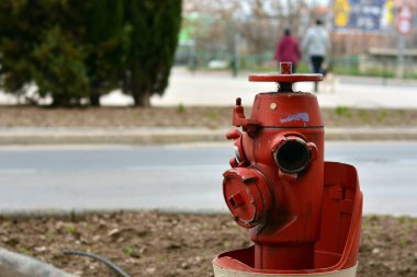 Caddedeki yangın musluğunun ayrıntıları
