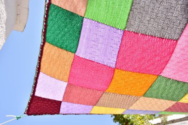 El yapımı yünlü jarapaların ayrıntıları, Granada 'nın Alpujarra' sına tente olarak yerleştirildi.