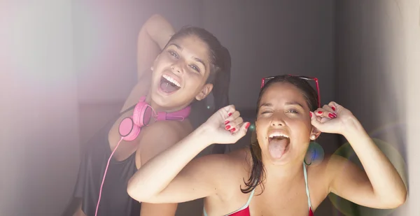 Chicas en la piscina — Foto de Stock