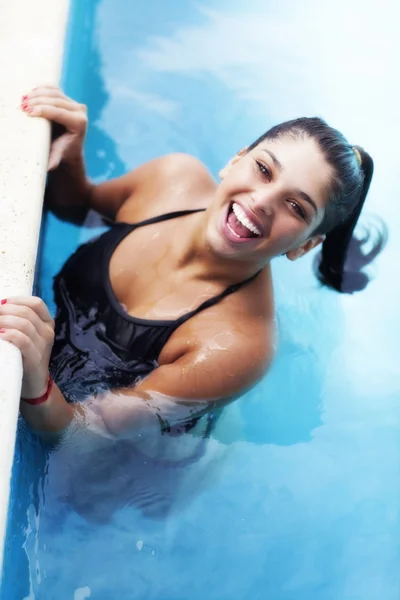 Chicas en la piscina — Foto de Stock