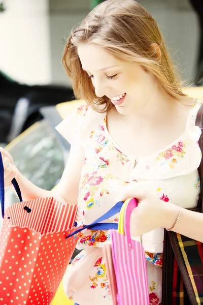 Gorgeus blond woman shopping — Stock Photo, Image