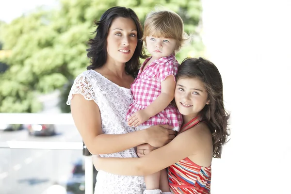 Madre con sus hermosas hijas —  Fotos de Stock