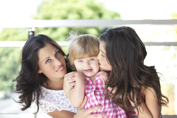Madre con sus hermosas hijas —  Fotos de Stock