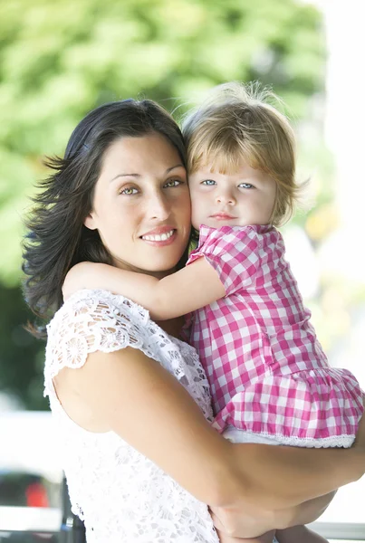 Mãe com sua linda filha — Fotografia de Stock