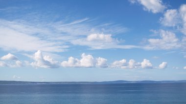 Bulutlu deniz manzarası