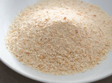 Beyaz Tabakta Ekmek Kırıntıları Yığını