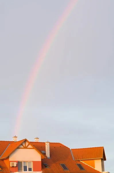 Dachschornstein Regenbogen — Stockfoto