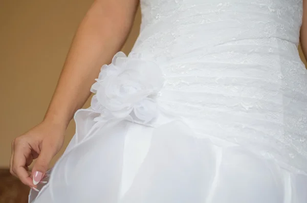 Наречена у весільній сукні крупним планом — стокове фото
