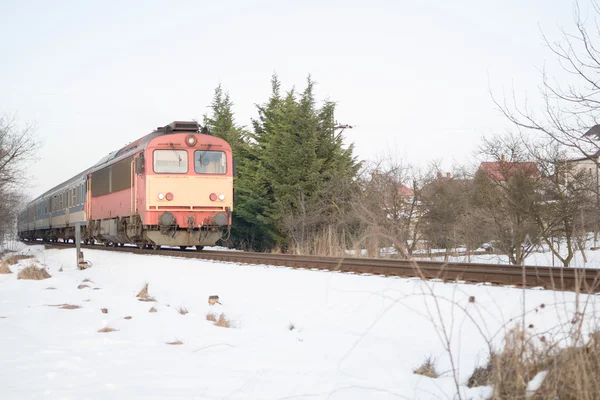 Tren de pasajeros en invierno — Foto de Stock