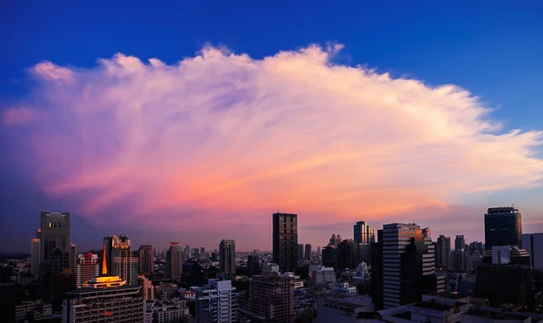 Bangkok gökyüzü satırında günbatımı, Bangkok, Tayland. — Stok fotoğraf