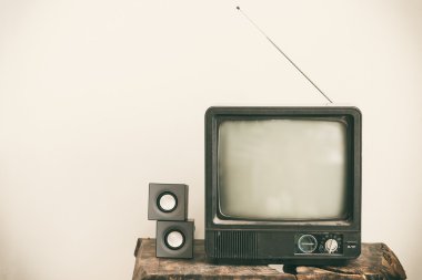Retro eski televizyon masada. Vintage retro tarzı.