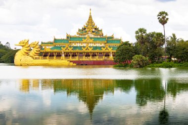 Yangon simgesi Simgesel Yapı ve Turizm cazibe: Karaweik - kopya