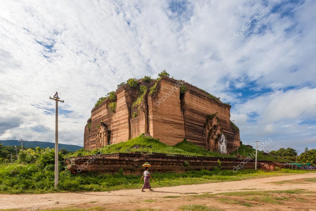 Ruined Mingun pagoda Unfinished pagoda in Mingun paya Temple, Ma
