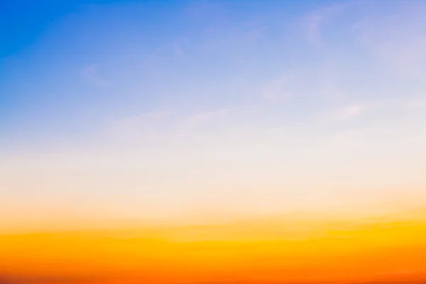 Schönen Sommer-Sonnenuntergang Himmel für Hintergrund — Stockfoto