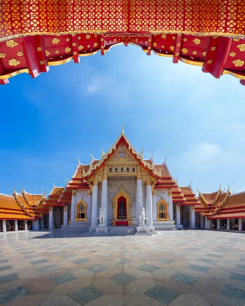 Il tempio di marmo a Bankgok Thailandia. Localmente noto come Wat Benc — Foto Stock