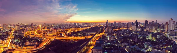 Bangkok Expressway vista superior no panorama ao nascer do sol, Tailândia . — Fotografia de Stock