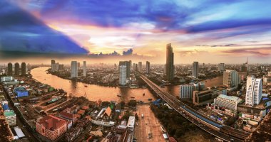 Bangkok ulaşım ile modern iş kurma alo alacakaranlıkta