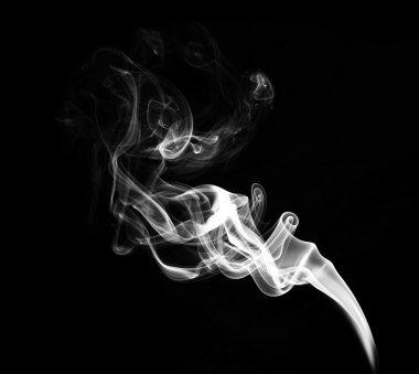 Siyah arkaplanda beyaz duman 