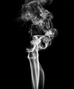 Siyah arkaplanda beyaz duman 