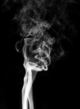 Siyah arkaplanda beyaz duman 