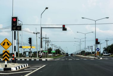 Kırmızı trafik ışığı yol