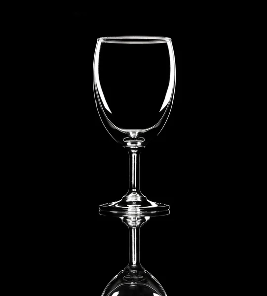 Ένα Ποτήρι Κρασί Στο Άδειο Σκοτάδι — Φωτογραφία Αρχείου